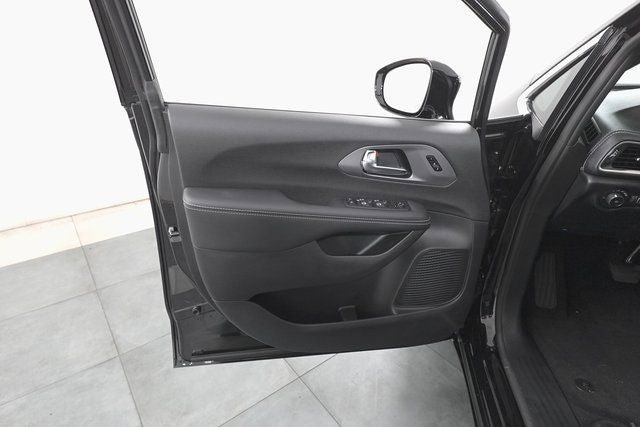 New 2026 Chrysler Pacifica Select image 9