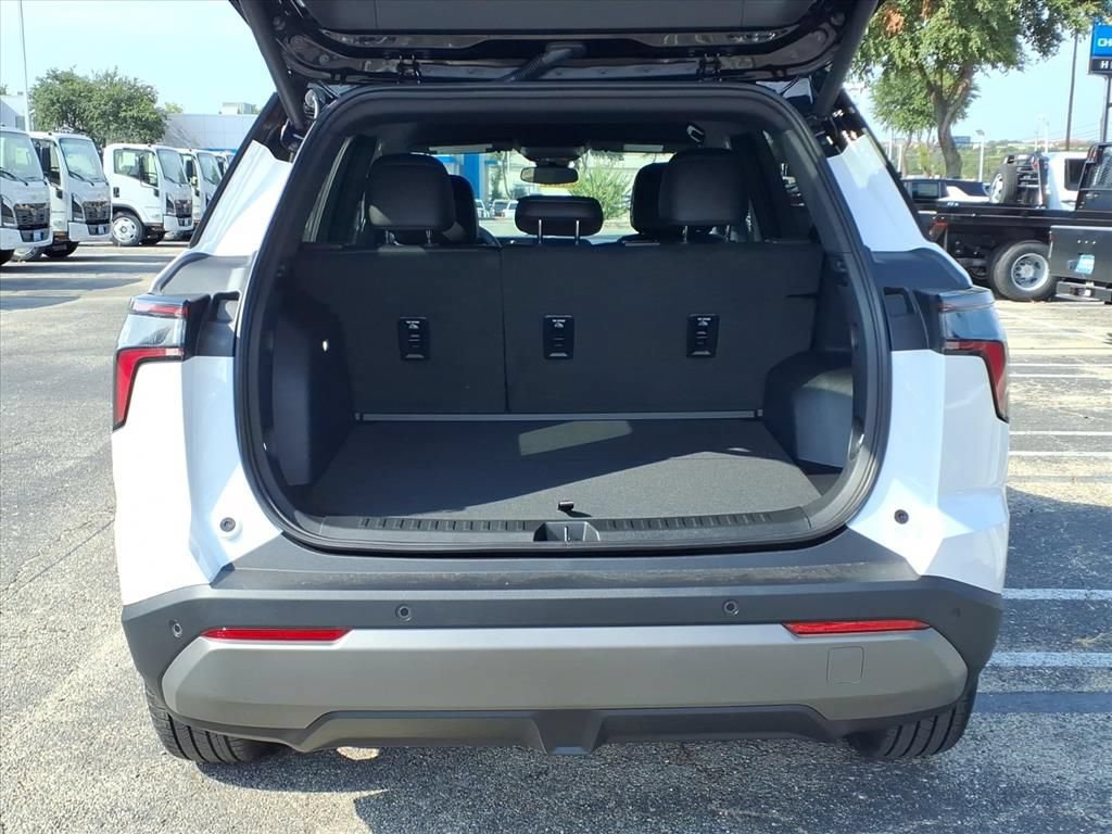 New 2027 Chevrolet Equinox LT w/ Convenience Package II FWD image 12