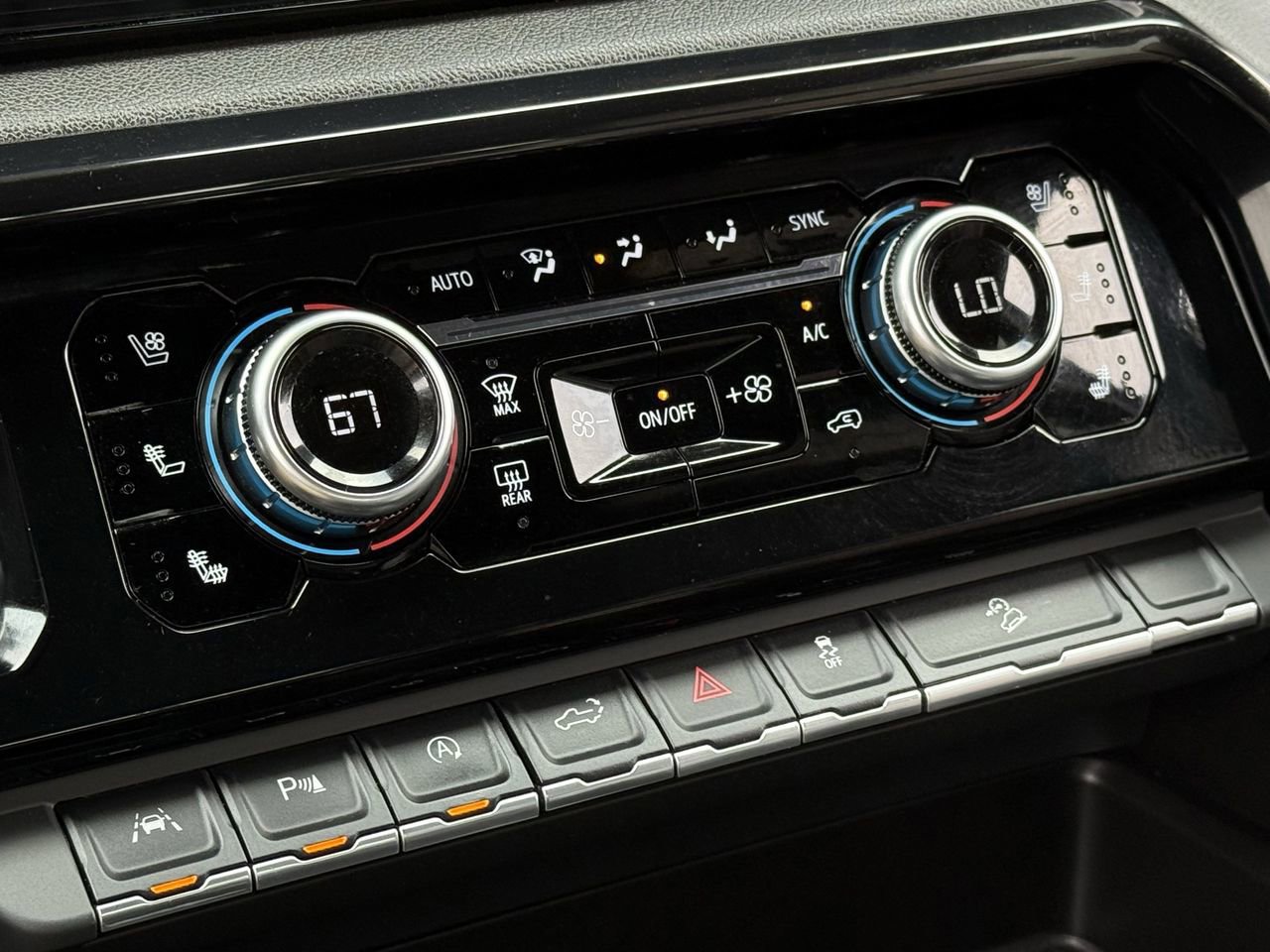 Certified 2024 GMC Sierra 1500 AT4 w/ Technology Package image 17
