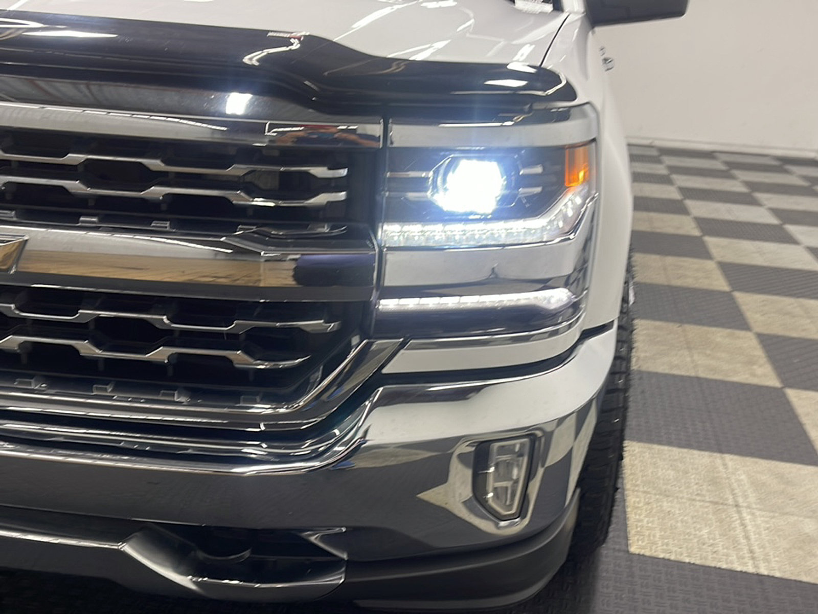 Used 2018 Chevrolet Silverado 1500 LTZ AWD/4WD image 25