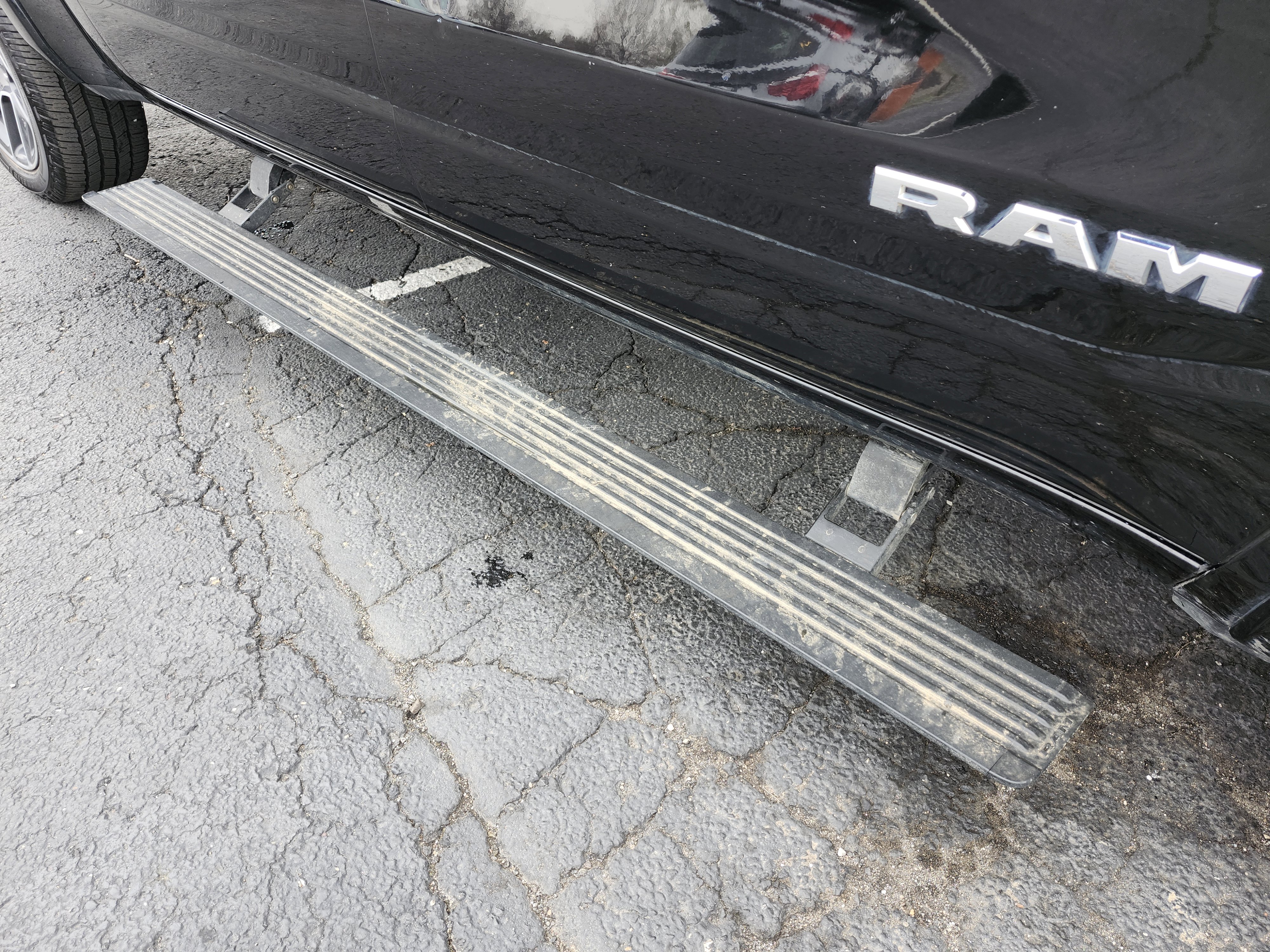 Used 2019 RAM 1500 Laramie image 12