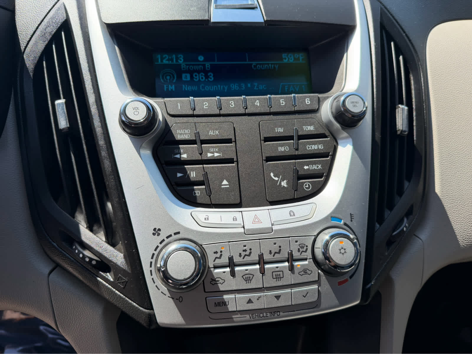 Used 2010 Chevrolet Equinox LT image 17