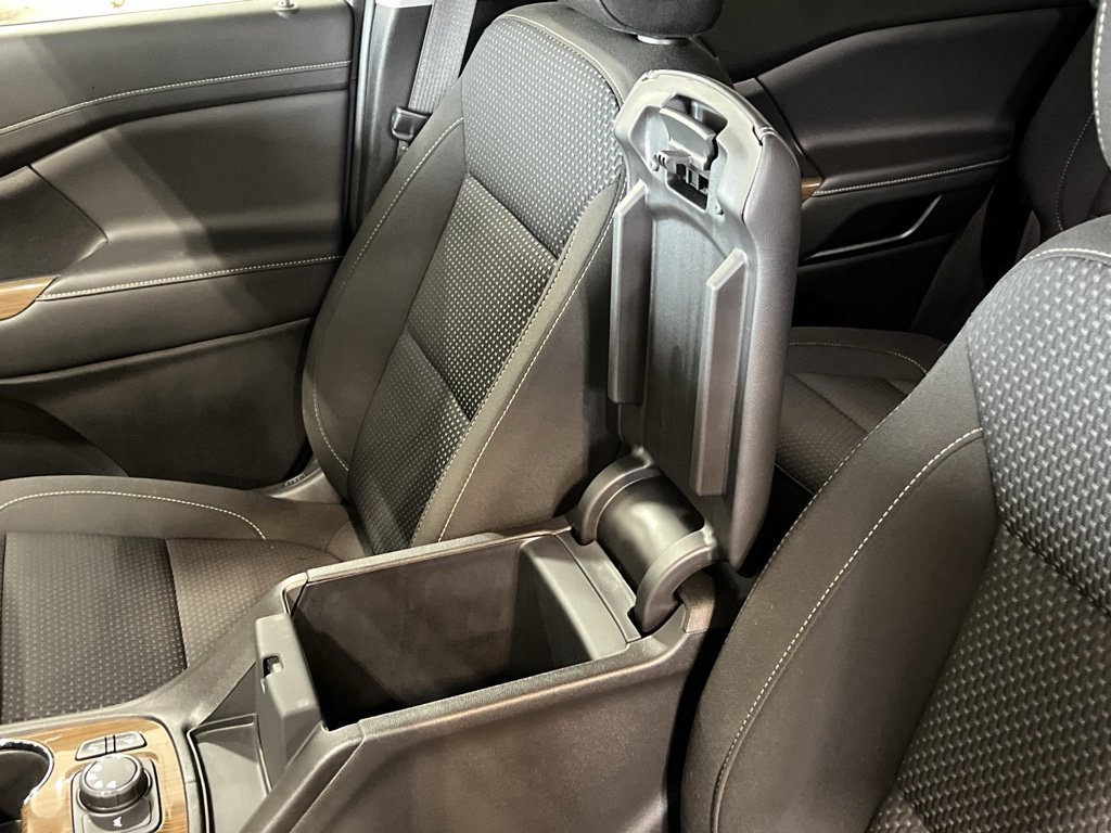 Used 2023 GMC Acadia SLE w/ Driver Convenience Package image 16