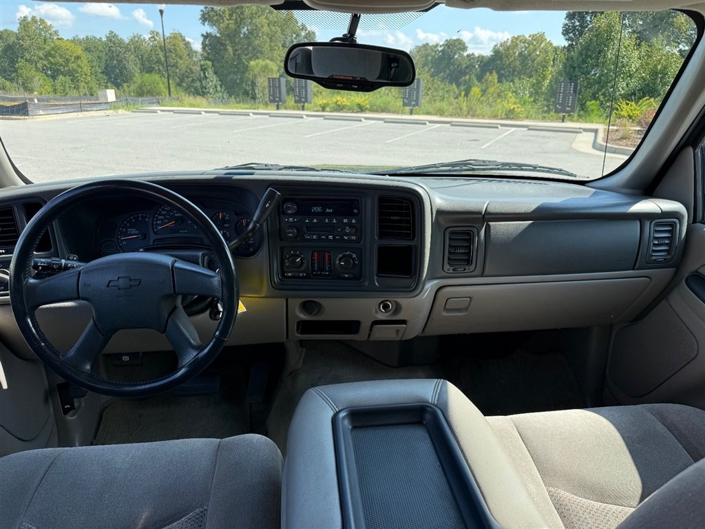 Used 2004 Chevrolet Suburban LS RWD image 21