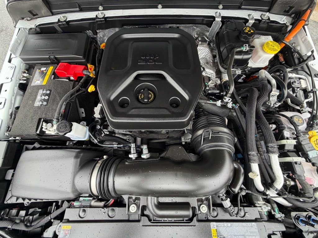 Certified 2025 Jeep Wrangler Unlimited Sahara w/ Safety Group image 16