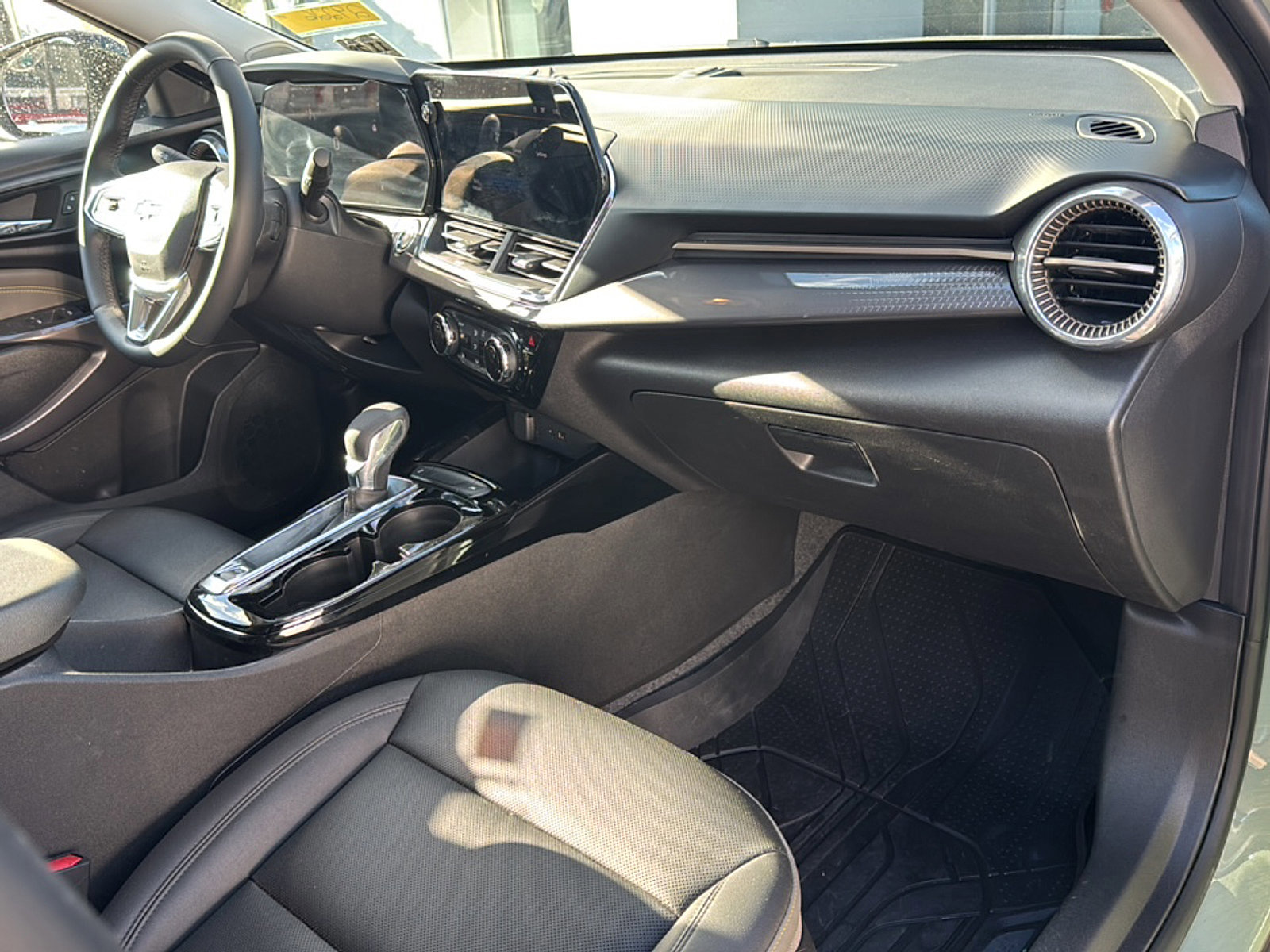 Used 2024 Chevrolet Trax ACTIV w/ Driver Confidence Package image 11