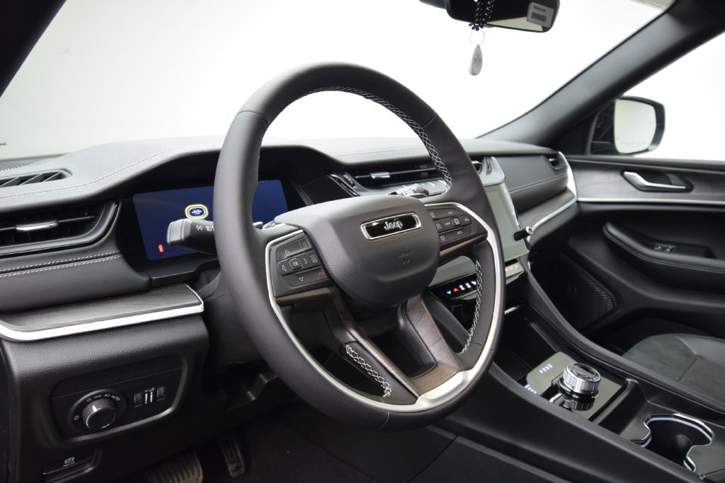 New 2026 Jeep Grand Cherokee Altitude AWD/4WD image 30