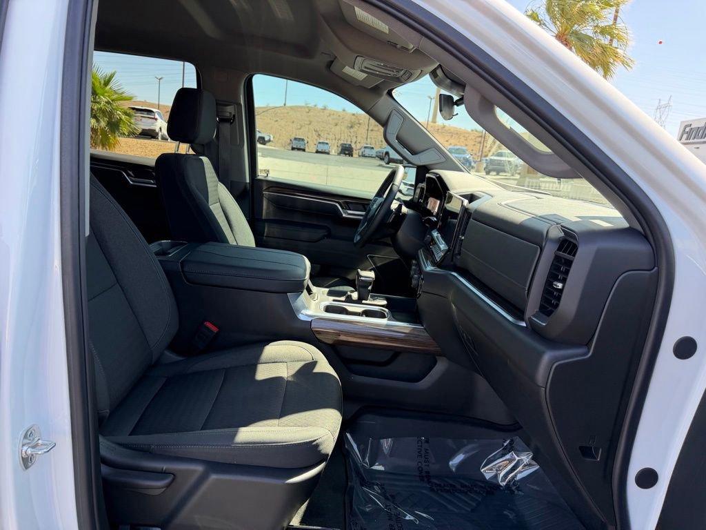 Used 2025 Chevrolet Silverado 1500 LT AWD/4WD image 15