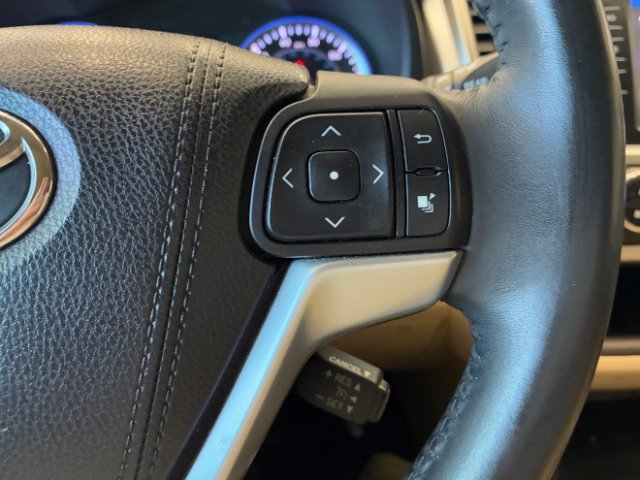 Used 2016 Toyota Highlander XLE image 24