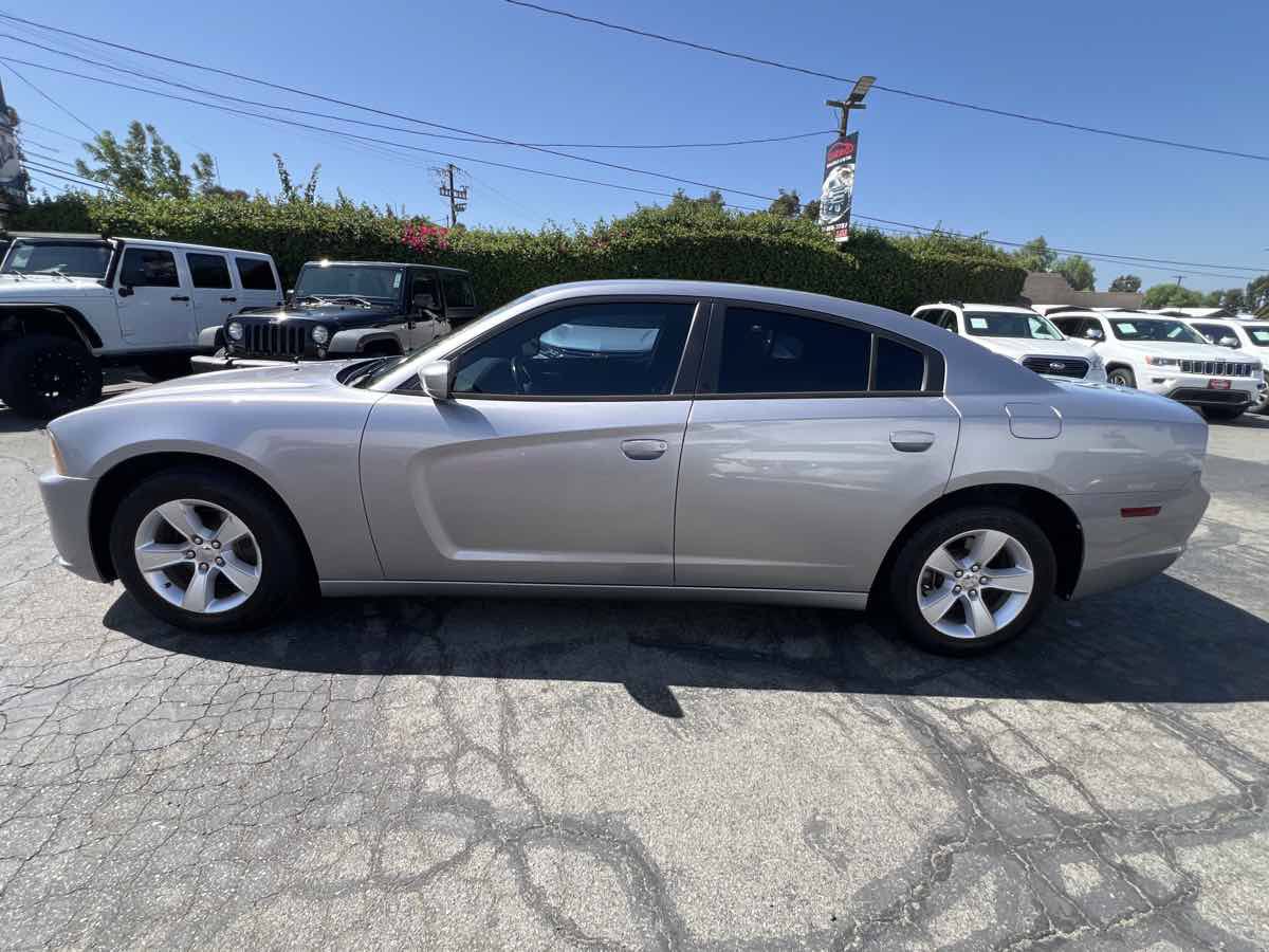 Used 2014 Dodge Charger SE w/ Connectivity Group RWD image 3