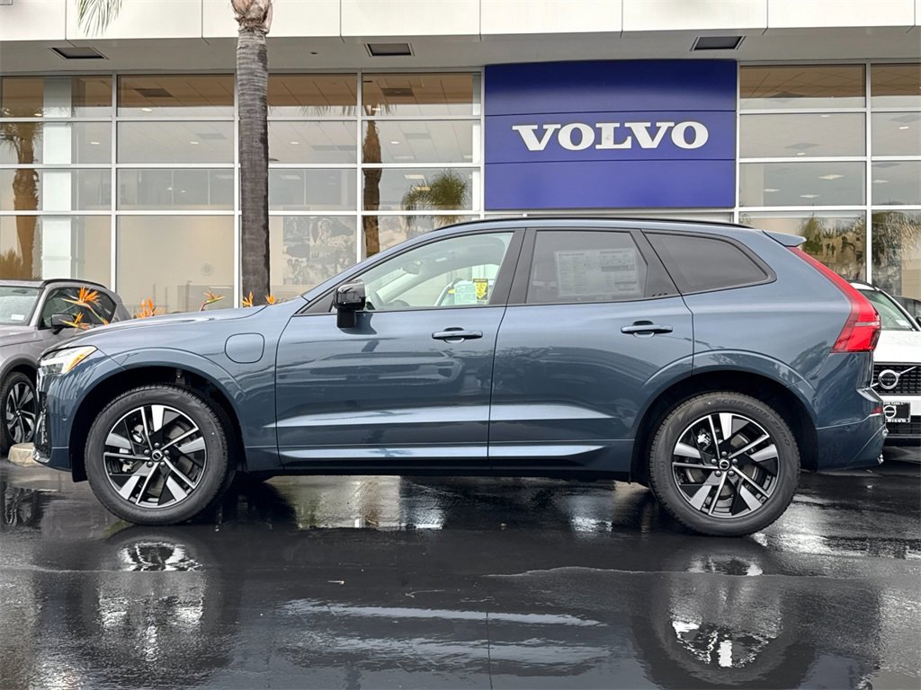 New 2026 Volvo XC60 T8 Plus image 2