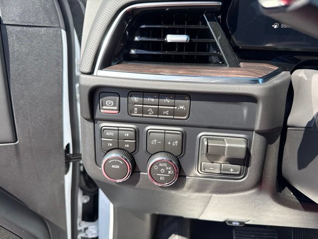 New 2026 Chevrolet Suburban Premier w/ Sun And Tow Package AWD/4WD image 20