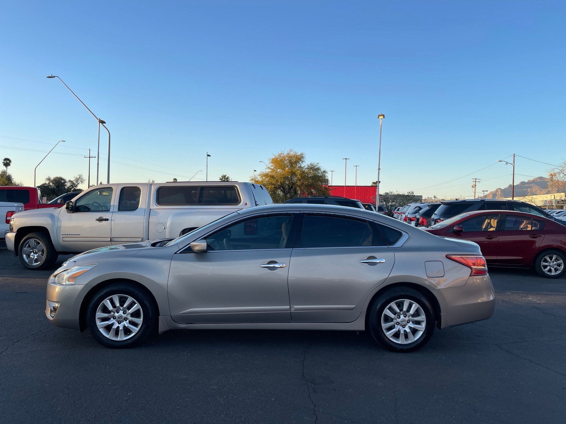 Used 2013 Nissan Altima 2.5 S FWD image 2
