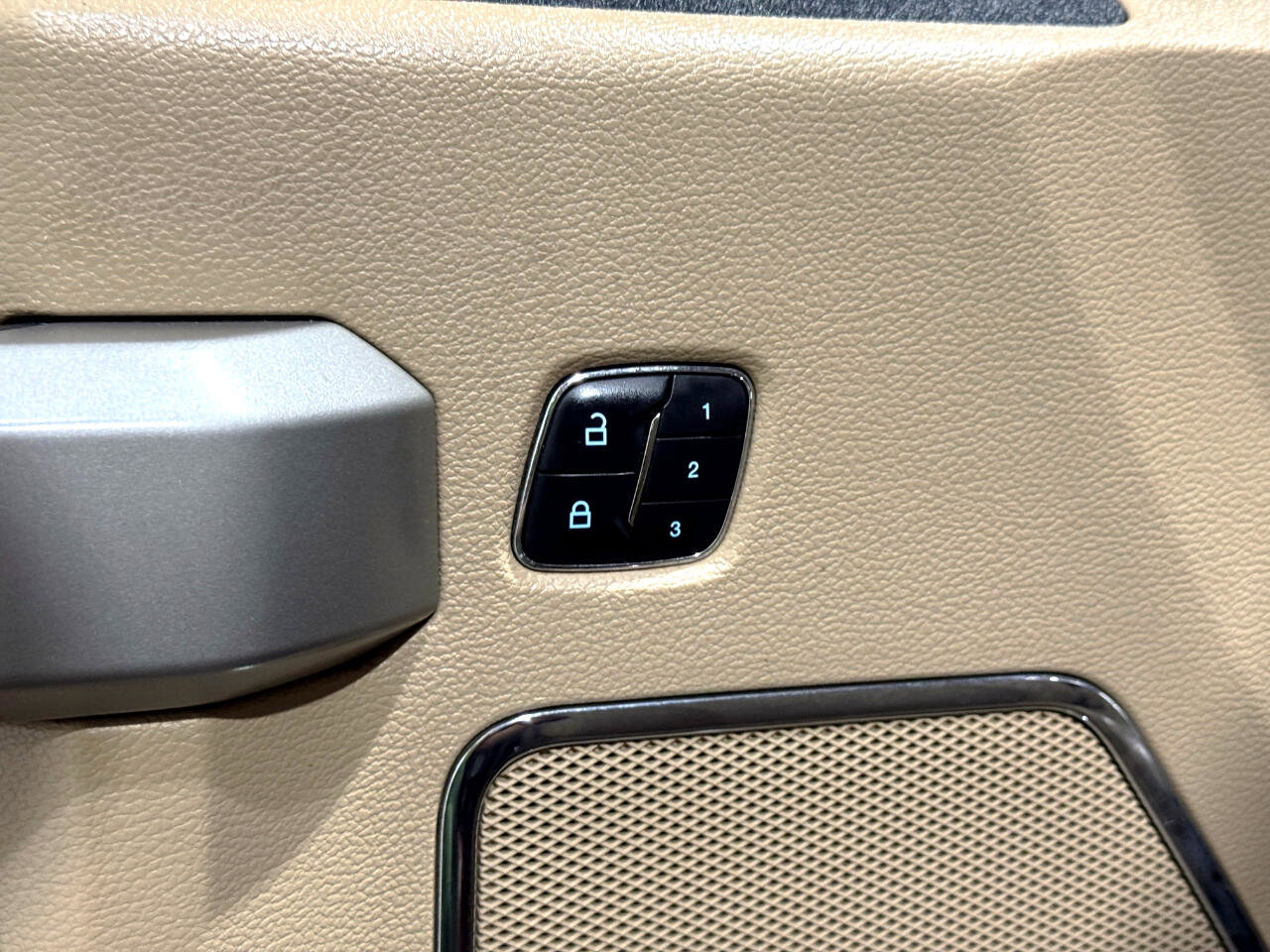 Used 2017 Ford F250 Lariat w/ Lariat Ultimate Package image 34