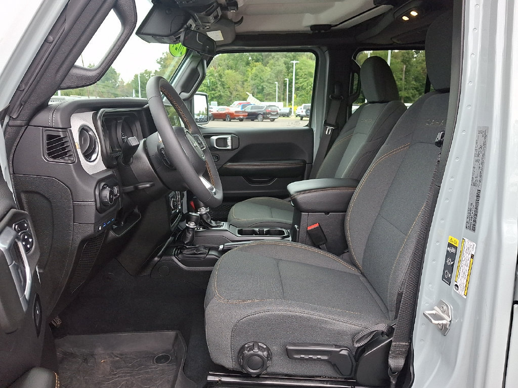 Used 2024 Jeep Wrangler Unlimited Sahara w/ Safety Group AWD/4WD image 14