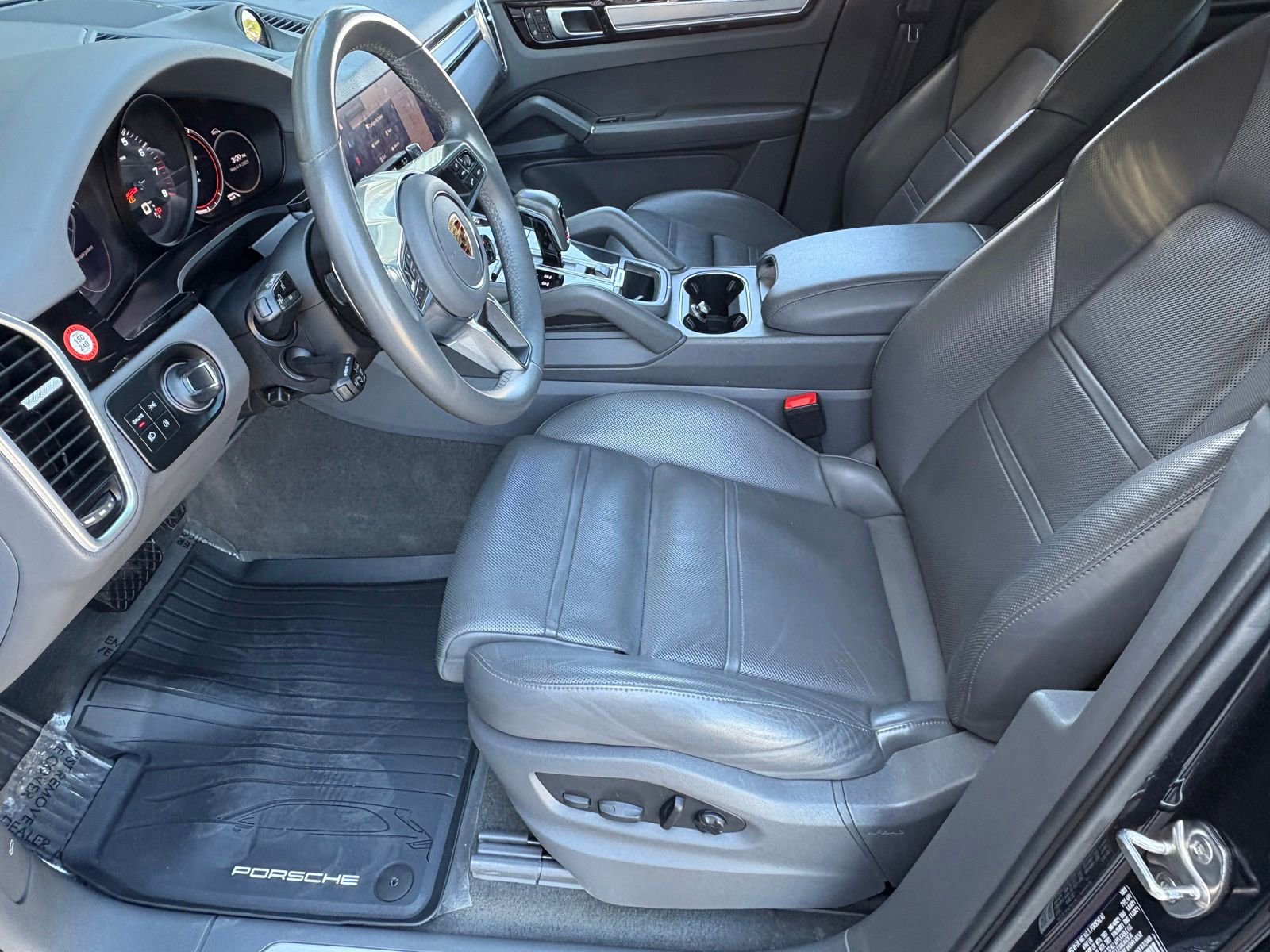 Used 2023 Porsche Cayenne Coupe AWD/4WD image 30