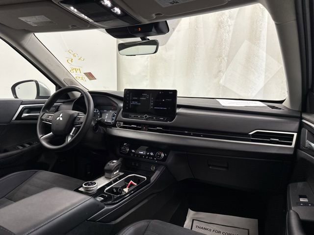 Used 2025 Mitsubishi Outlander SE AWD/4WD image 13