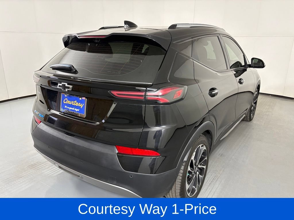 Used 2022 Chevrolet Bolt EUV Premier w/ Sun & Sound Package FWD image 11