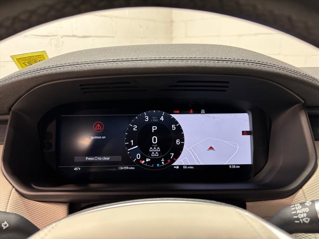 Used 2023 Land Rover Discovery Metropolitan Edition image 18