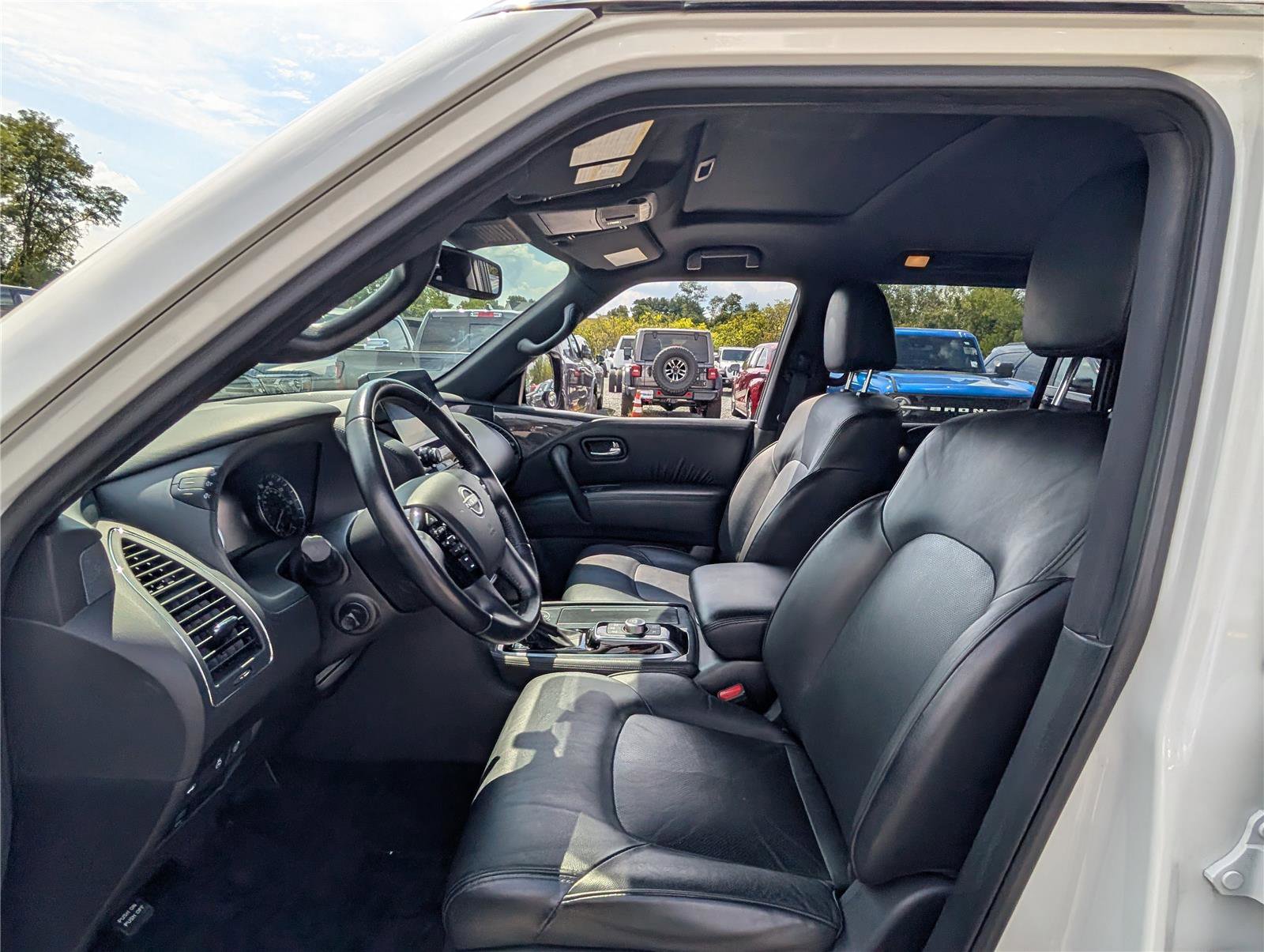 Used 2023 Nissan Armada SL w/ Midnight Edition Package image 16