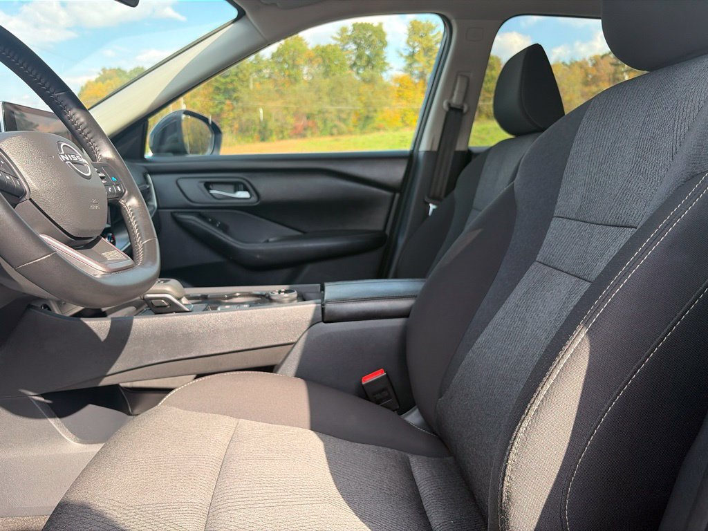 Used 2025 Nissan Rogue SV AWD/4WD image 17