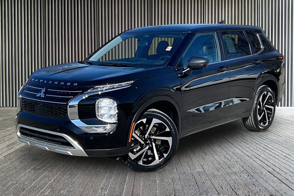 Used 2022 Mitsubishi Outlander SE image 13