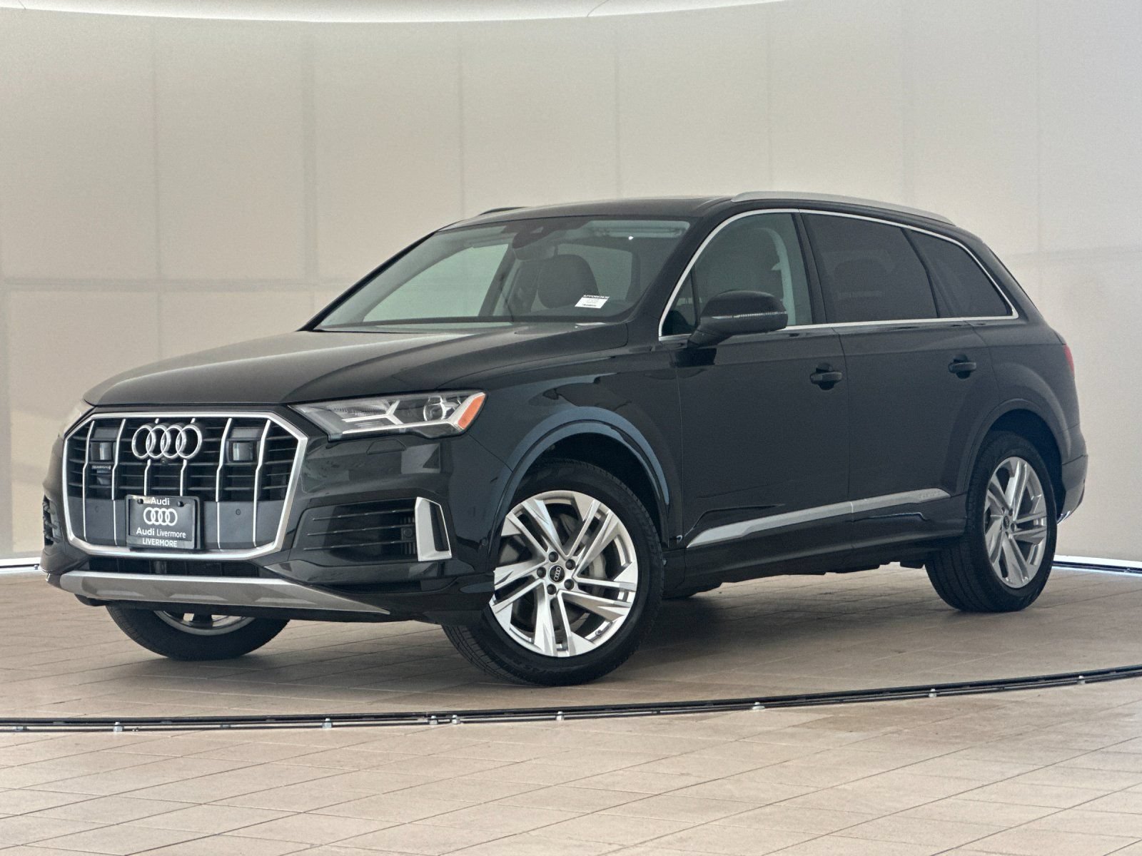 Used 2023 Audi Q7 3.0T Premium Plus w/ Premium Plus Package AWD/4WD image 2