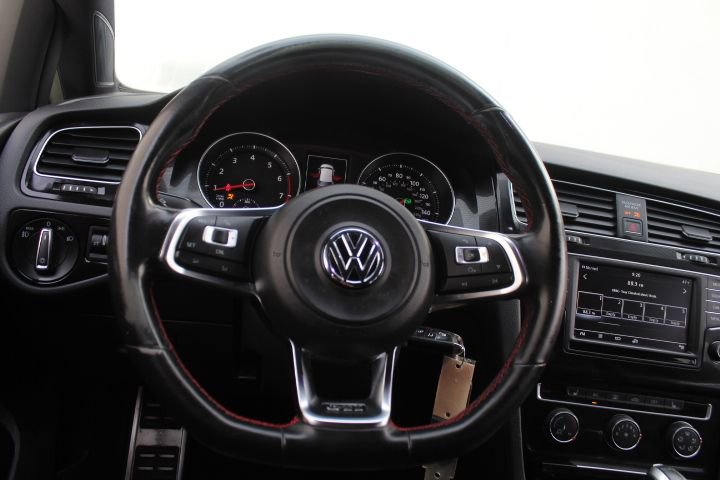 Used 2016 Volkswagen Golf S image 27