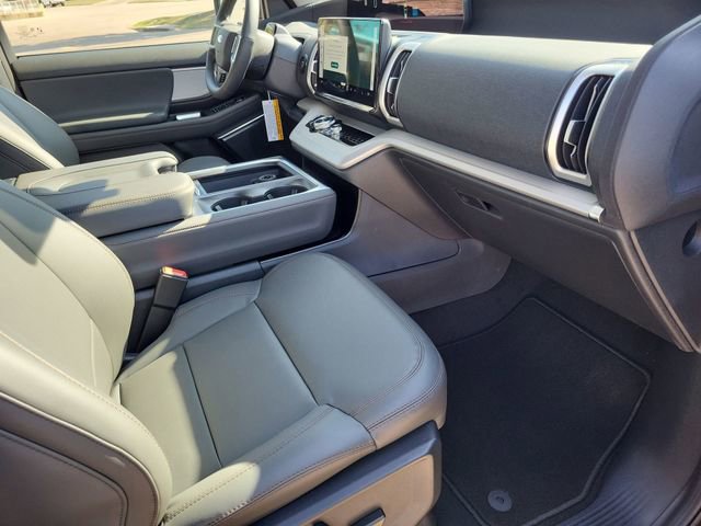 New 2025 Ford Expedition Active image 26