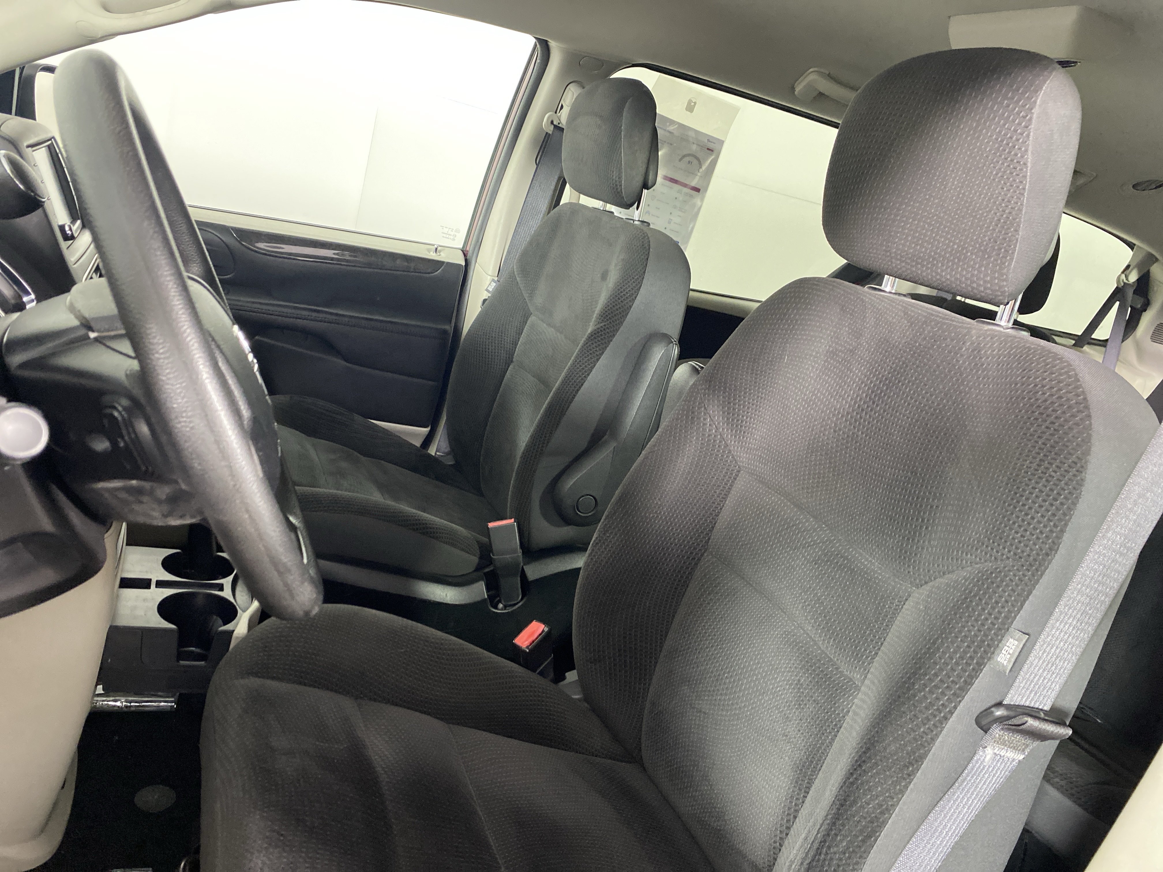 Used 2019 Dodge Grand Caravan SE w/ UConnect Hands-Free Group FWD image 14