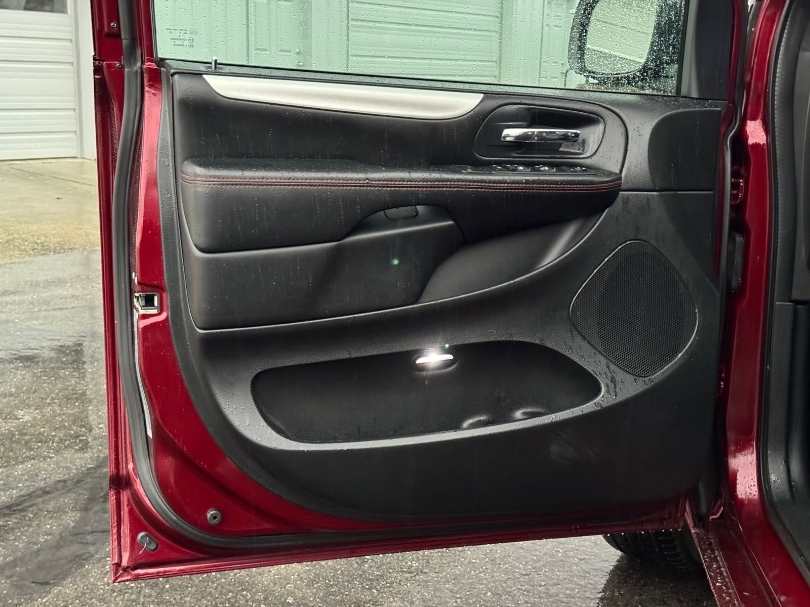 Used 2017 Dodge Grand Caravan GT image 11