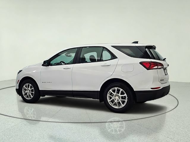 Used 2023 Chevrolet Equinox LS FWD image 4