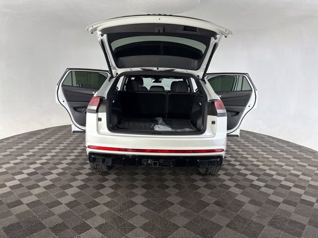 Used 2025 Volkswagen Atlas Cross Sport SEL R-Line image 15