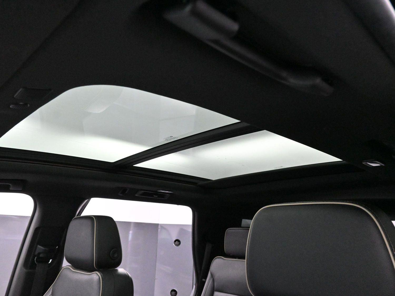 Used 2021 Chevrolet Tahoe Premier w/ Premium Package image 32