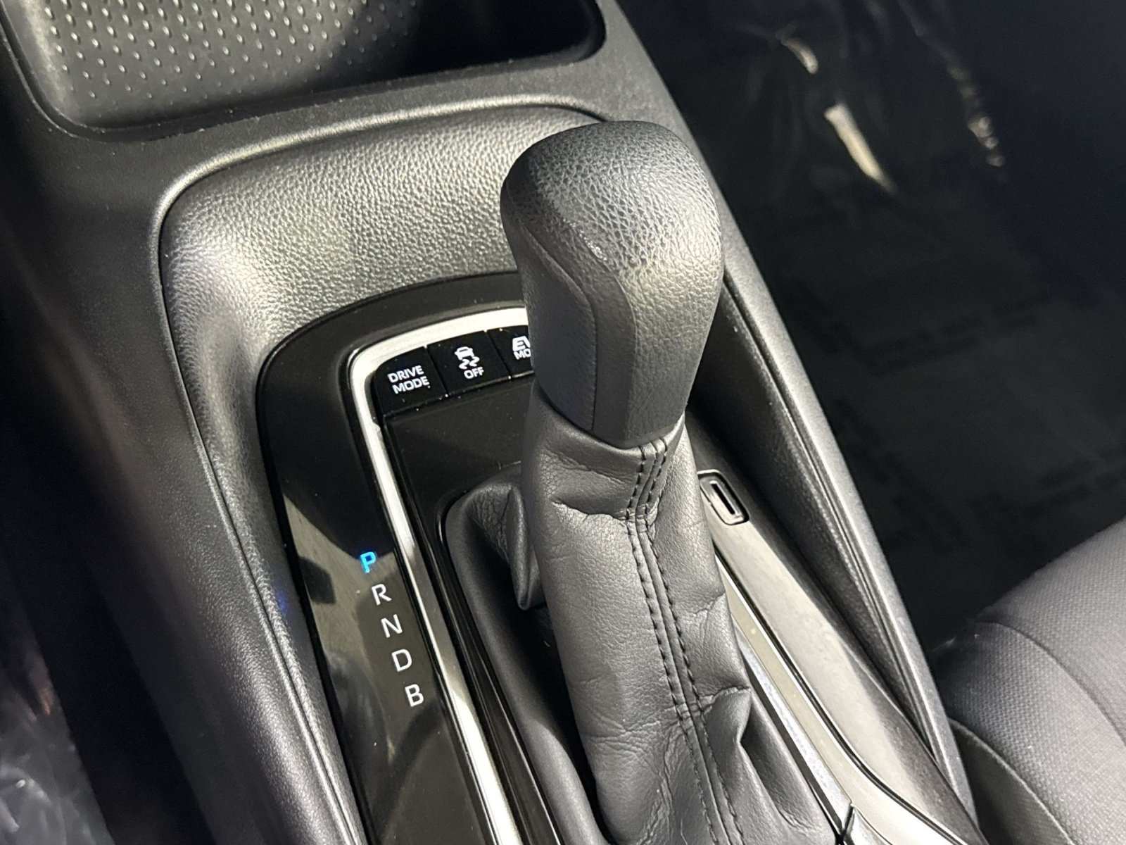 Used 2022 Toyota Corolla LE FWD image 34
