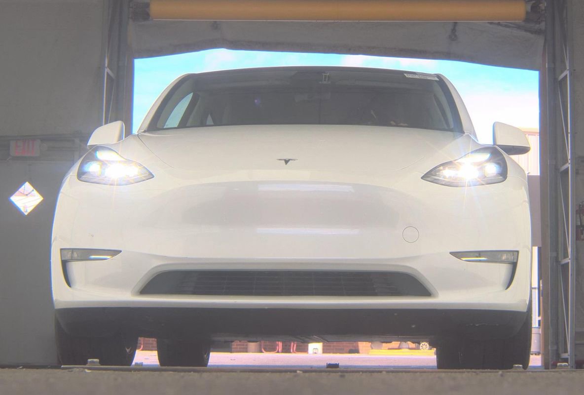 Used 2023 Tesla Model Y Long Range image 8