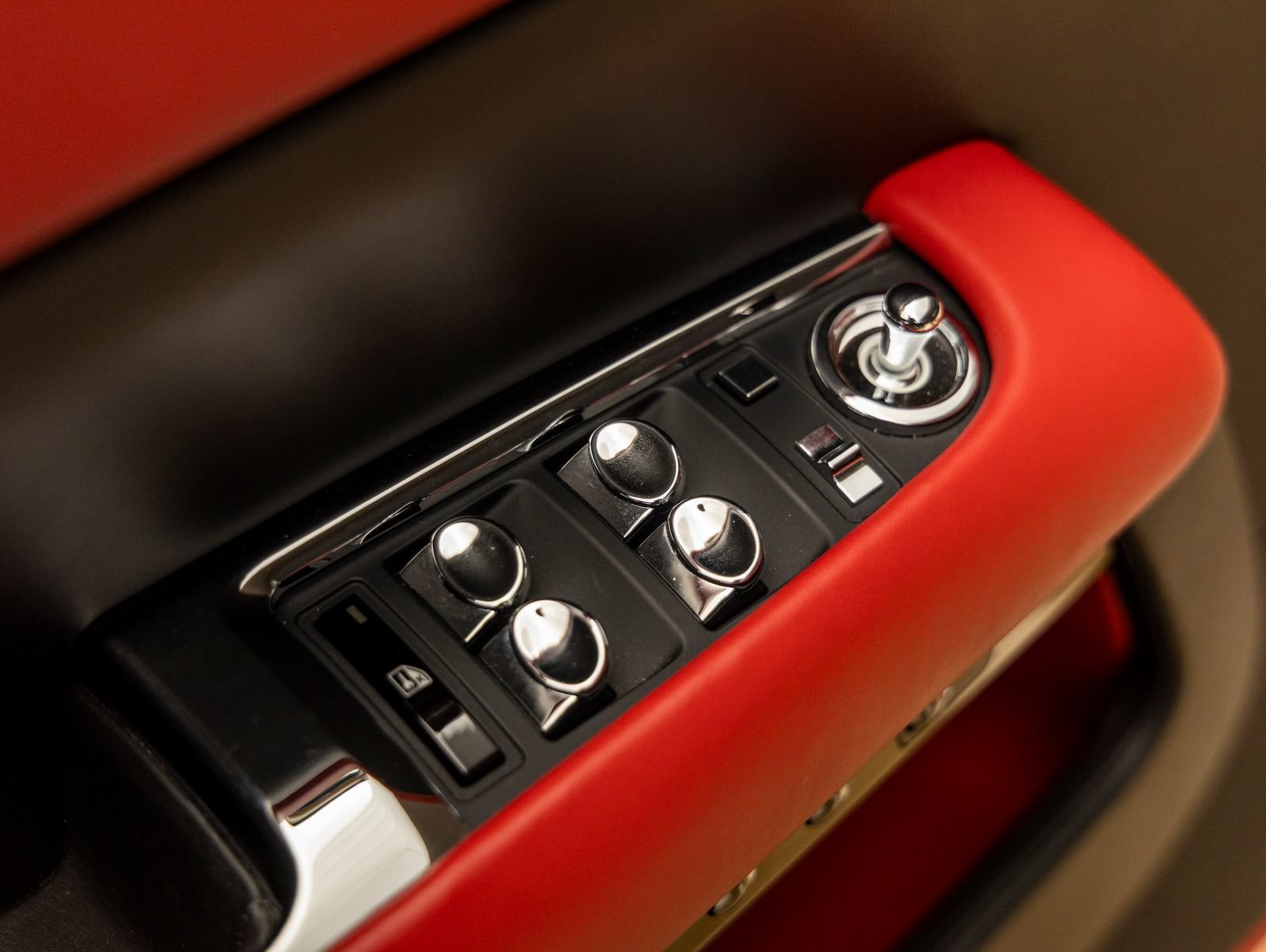 Used 2018 Rolls-Royce Wraith RWD image 30