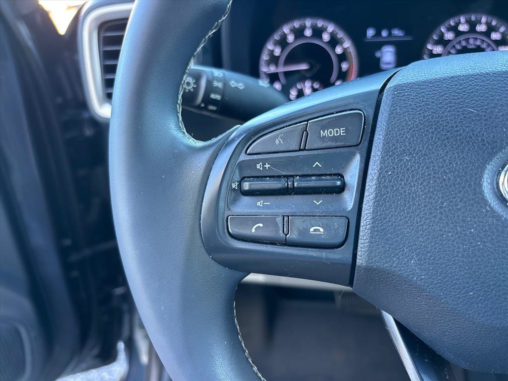 Used 2022 Hyundai Venue Limited FWD image 15