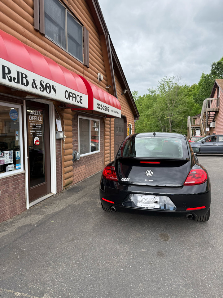Used 2013 Volkswagen Beetle 2.0T image 3