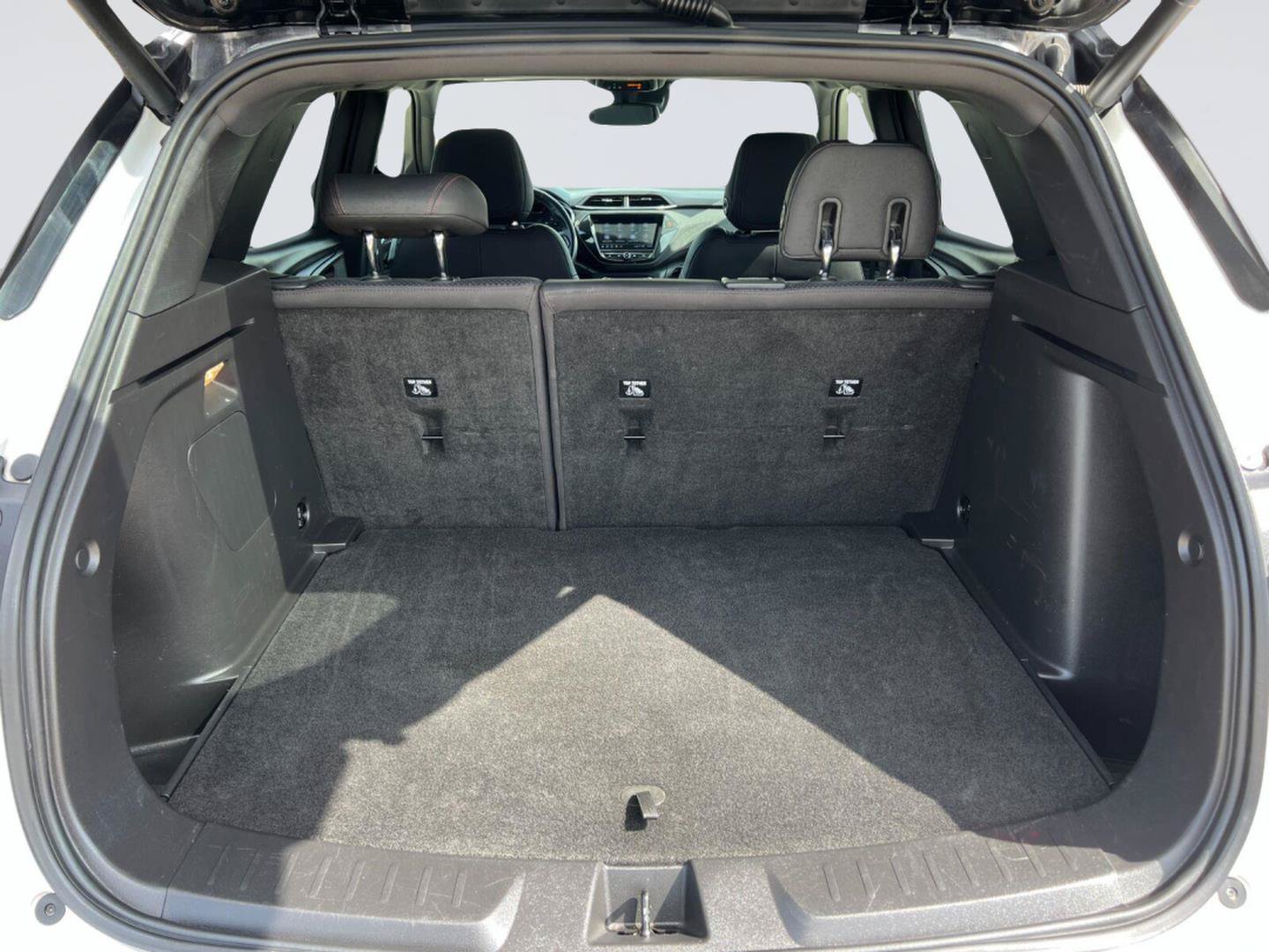 Used 2023 Chevrolet TrailBlazer RS w/ Sun and Liftgate Package FWD image 19