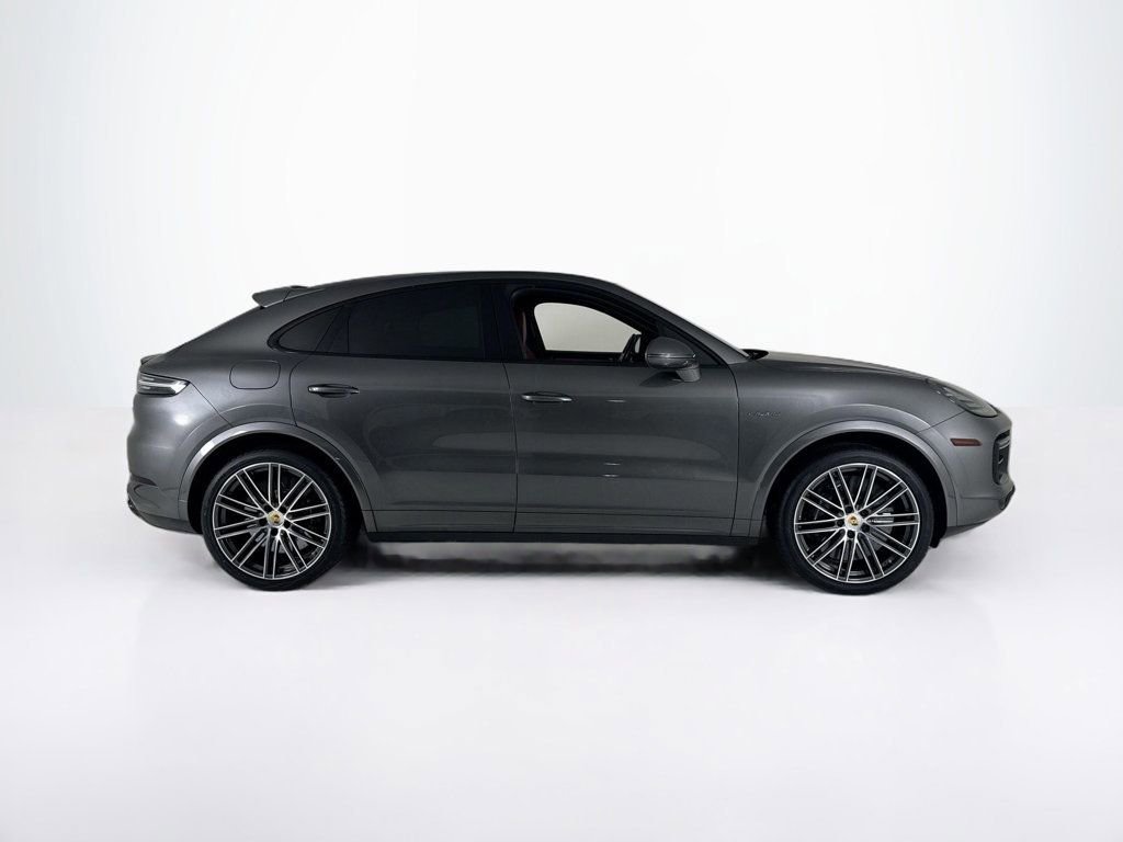 Certified 2022 Porsche Cayenne Turbo S image 6