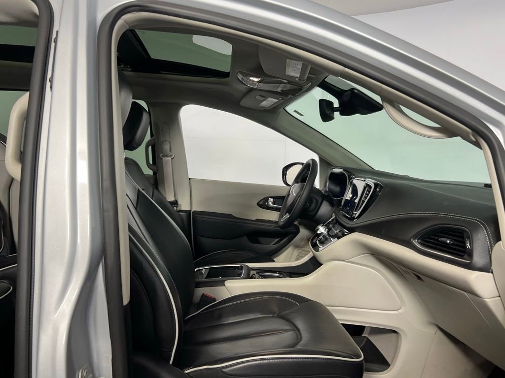 Used 2024 Chrysler Pacifica Limited image 28