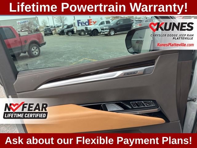 Used 2025 Cadillac Escalade Premium Luxury image 17