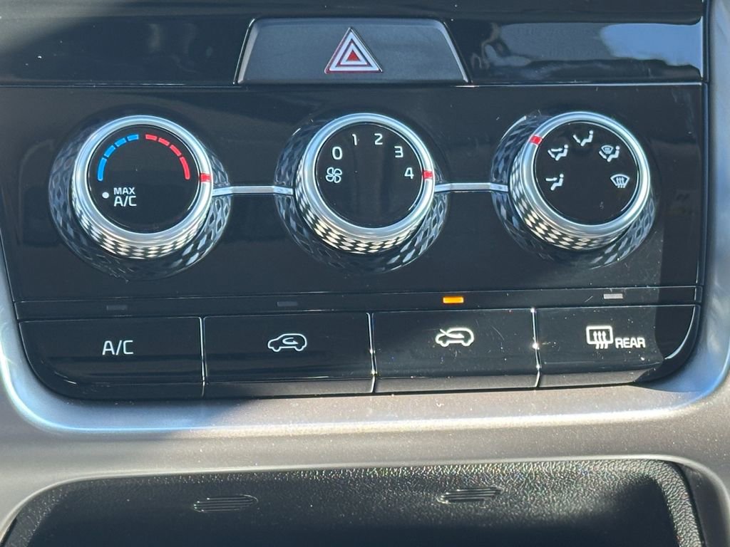 Used 2022 Kia Sorento LX image 15