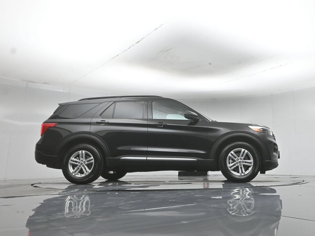 Certified 2024 Ford Explorer XLT RWD image 44