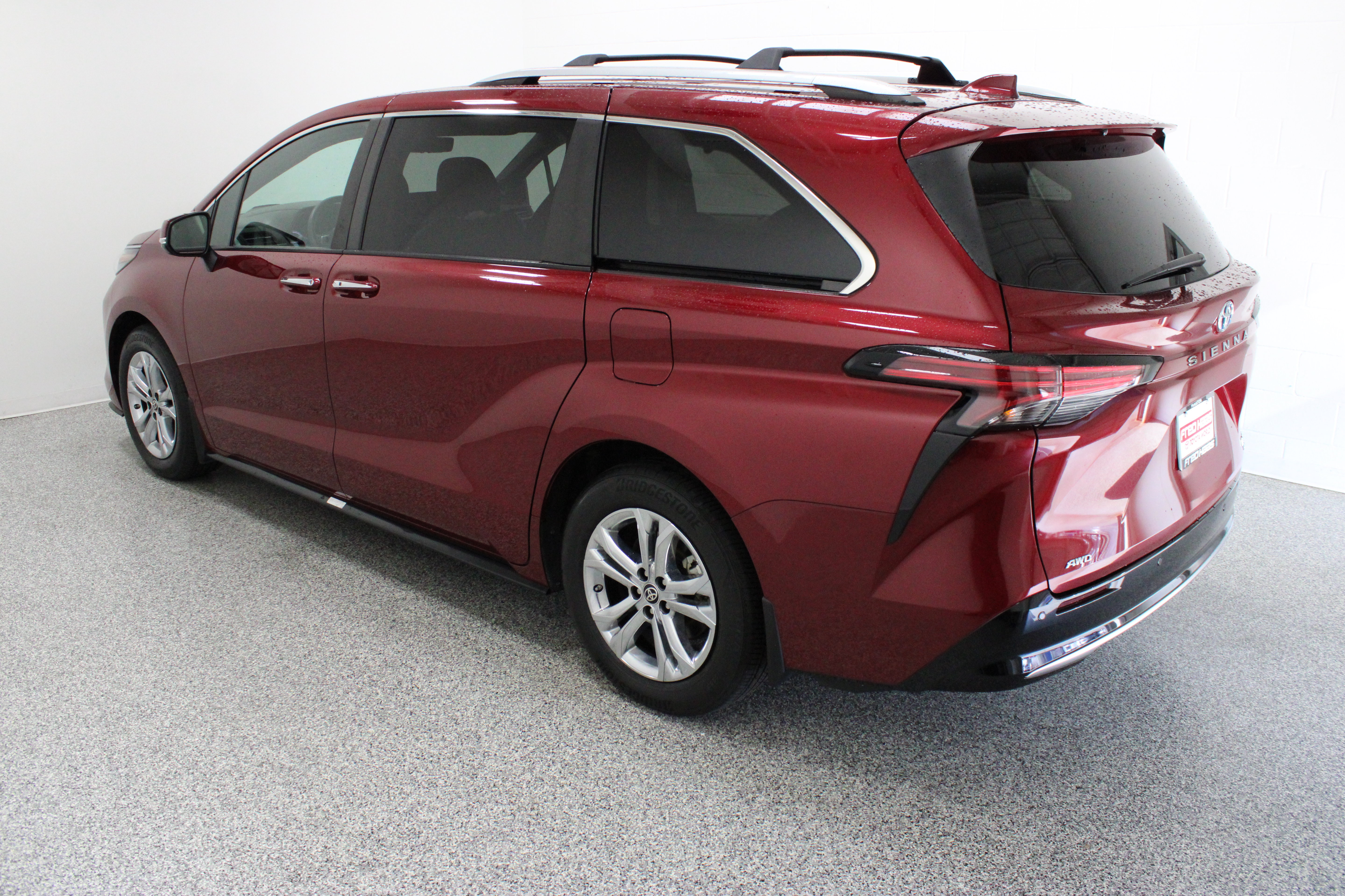 Used 2024 Toyota Sienna Platinum AWD/4WD image 9