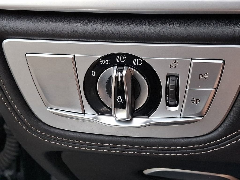 Used 2018 BMW M760i xDrive image 23