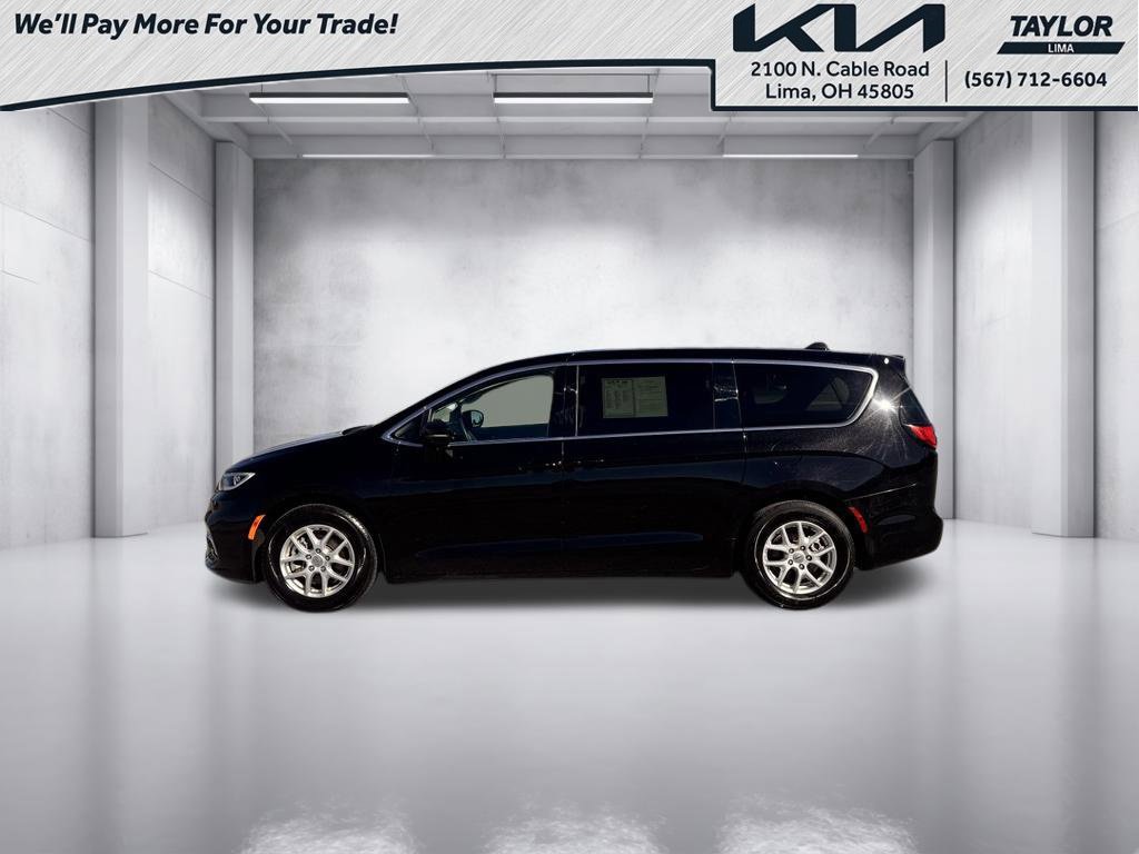 Used 2024 Chrysler Pacifica Touring-L FWD image 15