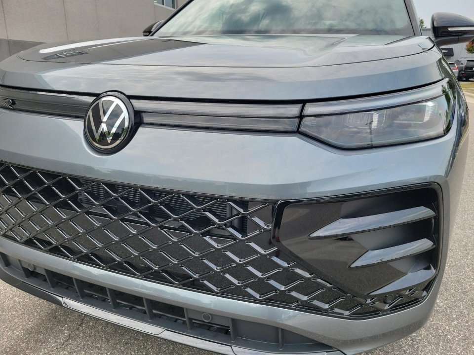 New 2026 Volkswagen Tiguan SE R-Line FWD image 26