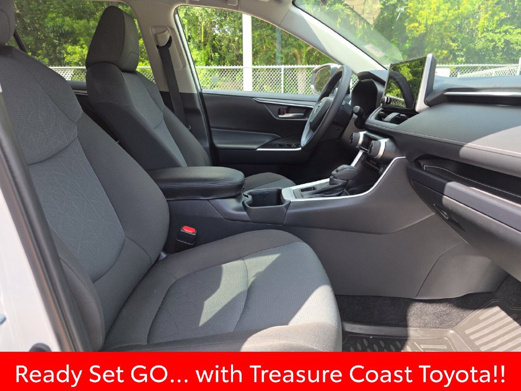 Used 2025 Toyota RAV4 XLE AWD/4WD image 15